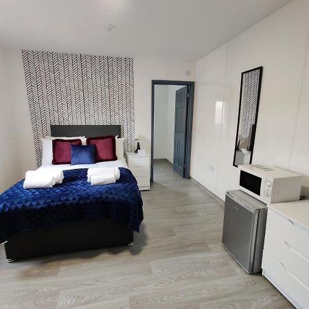 Double Ensuite Rooms Swansea Exterior photo