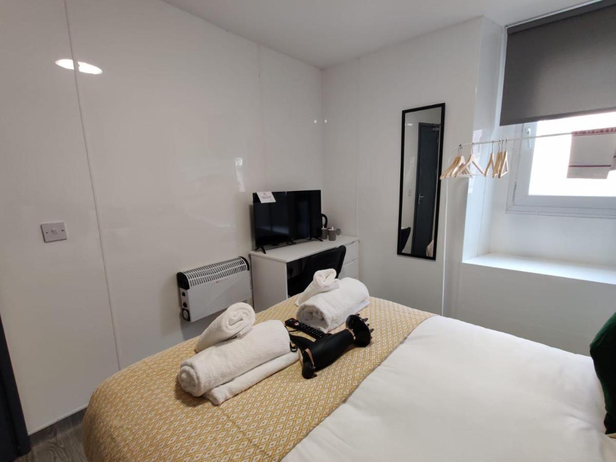 Double Ensuite Rooms Swansea Exterior photo