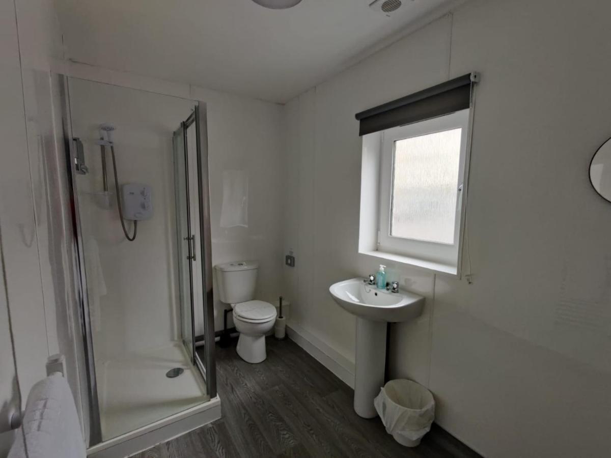 Double Ensuite Rooms Swansea Exterior photo