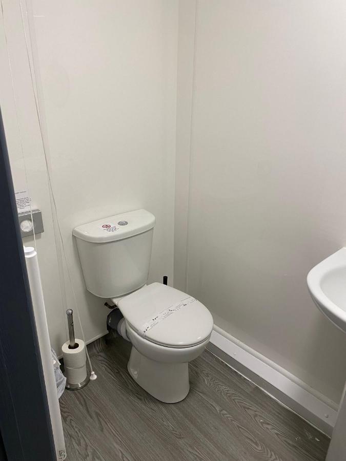 Double Ensuite Rooms Swansea Exterior photo